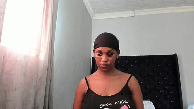 ConnieSmall24 online show from 07-12-26, 01:35