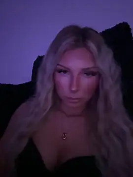 Snapshot of blondeeee chatting on 04-02-26, 03:31 blondeeee online show from 04-02-26, 03:31