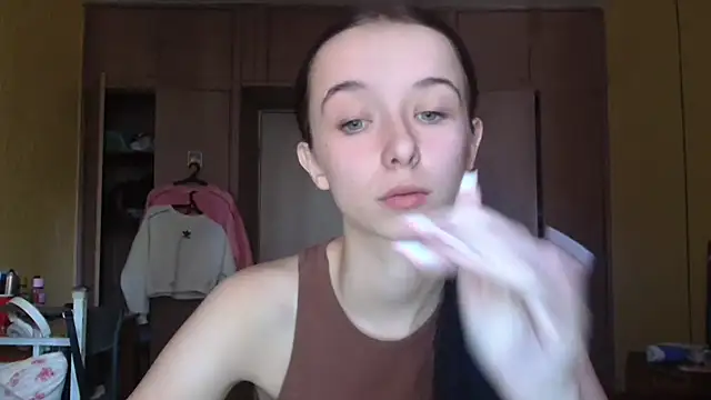 Snapshot of Emilia_Light chatting on 10-05-25, 07:28 Emilia Light online show from 10-05-25, 07:28