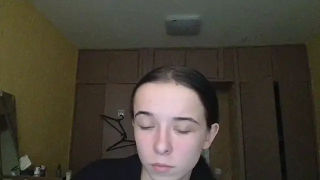 Snapshot of Emilia_Light chatting on 10-15-25, 09:09 Emilia Light online show from 10-15-25, 09:09