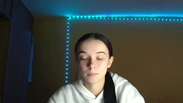Snapshot of Emilia_Light chatting on 10-22-25, 07:41 Emilia Light online show from 10-22-25, 07:41