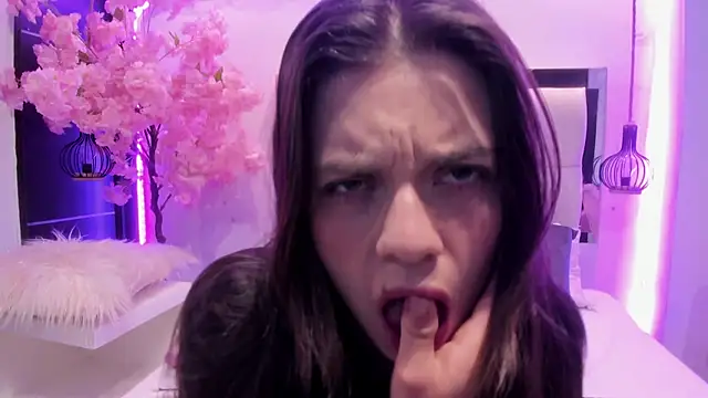 ZOE LE online show from 11-18-25, 11:47