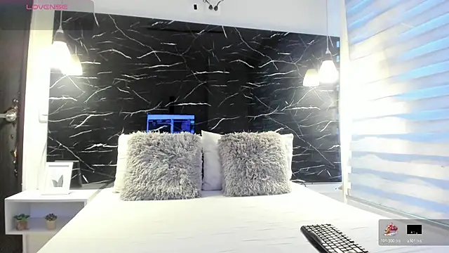 ZOE LE online show from 02-03-26, 11:37