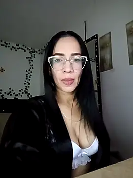 YaraDuartee online show from 10-23-25, 10:08