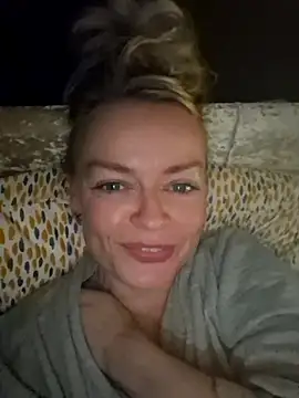Snapshot of demidelightfulxx chatting on 10-20-25, 09:04 demidelightfulxx online show from 10-20-25, 09:04