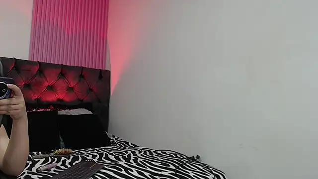 Snapshot of iam_kinky chatting on 10-27-25, 02:10 iam kinky online show from 10-27-25, 02:10