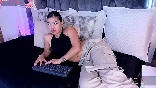 Snapshot of NaylaGrey chatting on 06-30-26, 11:33 NaylaGrey online show from 06-30-26, 11:33