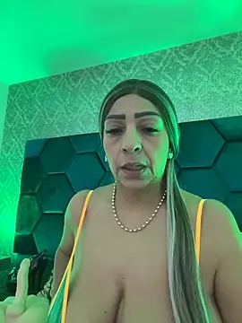 Snapshot of Angelina_Roa chatting on 06-20-26, 02:53 Angelina Roa online show from 06-20-26, 02:53