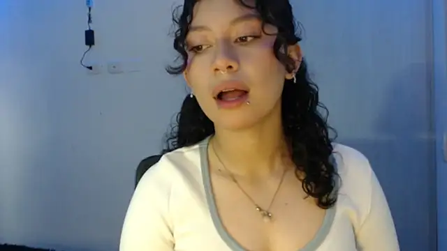 Ivonnybonn online show from 10-24-25, 03:19