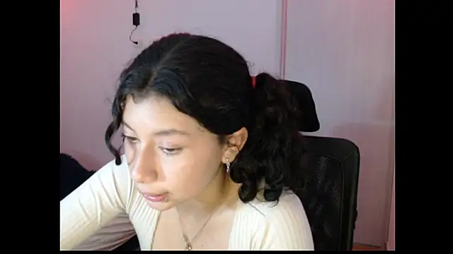 Ivonnybonn online show from 10-29-25, 07:43