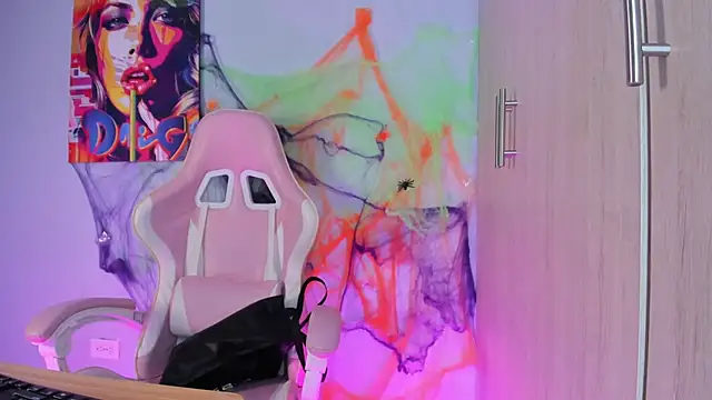 Snapshot of Athenea__fox chatting on 10-28-25, 11:47 Athenea fox online show from 10-28-25, 11:47