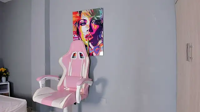 Snapshot of Athenea__fox chatting on 12-20-25, 12:01 Athenea fox online show from 12-20-25, 12:01