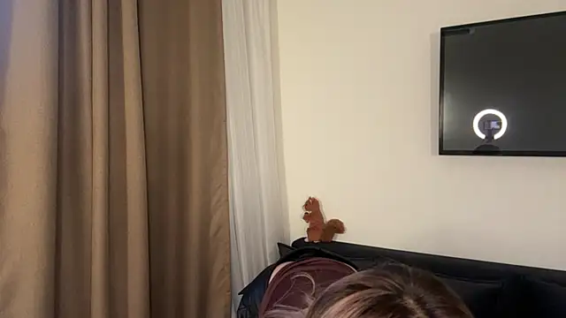 Ur neighbor Kira online show from 03-28-26, 01:22