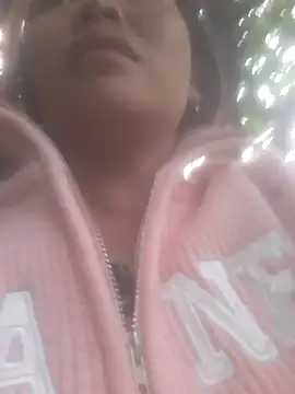 Snapshot of bree-zz chatting on 11-05-25, 11:27 bree-zz online show from 11-05-25, 11:27