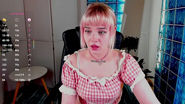 Snapshot of MayWins chatting on 10-05-25, 07:17 MayWins online show from 10-05-25, 07:17