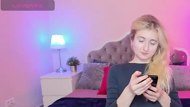 CamillaDreamer online show from 11-27-25, 04:42