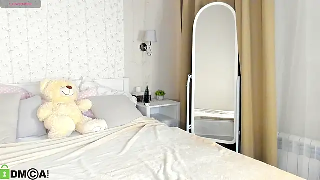 KarinaBroks online show from 12-19-25, 11:50