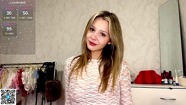 Snapshot of LindyEckland chatting on 10-15-25, 12:27 LindyEckland online show from 10-15-25, 12:27