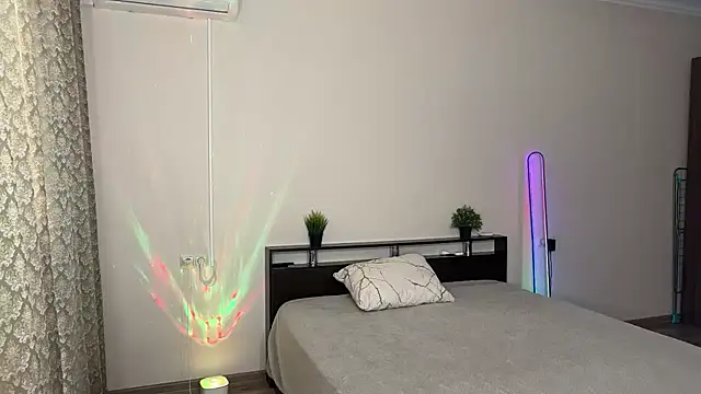 Snapshot of LizaBelle_ chatting on 10-17-25, 01:14 LizaBelle online show from 10-17-25, 01:14