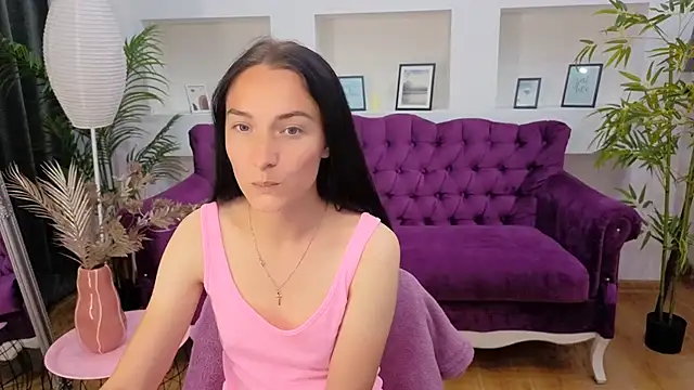 Snapshot of Emilly__Grey chatting on 05-31-26, 06:04 Emilly Grey online show from 05-31-26, 06:04