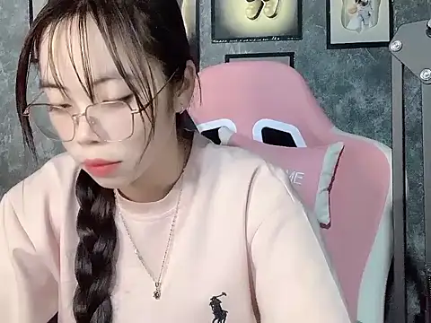 Ellie039 online show from 10-17-25, 02:52