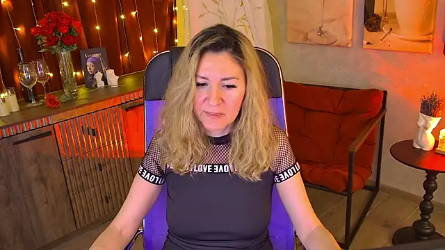 DonnaSmitth online show from 04-21-26, 01:42