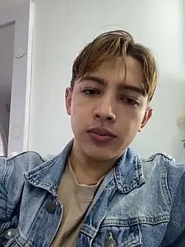 Lian Miller1  online show from 04-12-26, 01:49