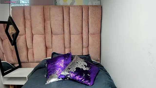 Issa Milf   online show from 02-21-26, 01:01