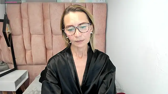 Issa Milf   online show from 04-18-26, 07:58