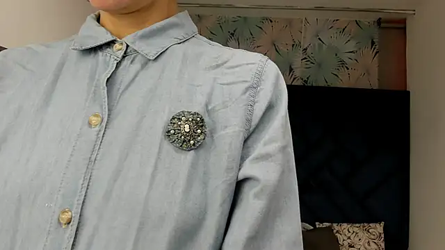 Snapshot of Valery_More__ chatting on 10-21-25, 12:06 Valery More online show from 10-21-25, 12:06