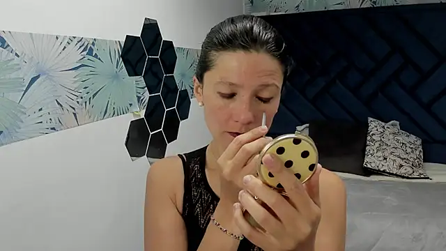 Snapshot of Valery_More__ chatting on 11-20-25, 12:16 Valery More online show from 11-20-25, 12:16