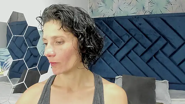 Snapshot of Valery_More__ chatting on 11-24-25, 01:22 Valery More online show from 11-24-25, 01:22