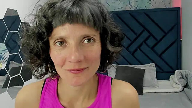 Snapshot of Valery_More__ chatting on 11-28-25, 08:33 Valery More online show from 11-28-25, 08:33