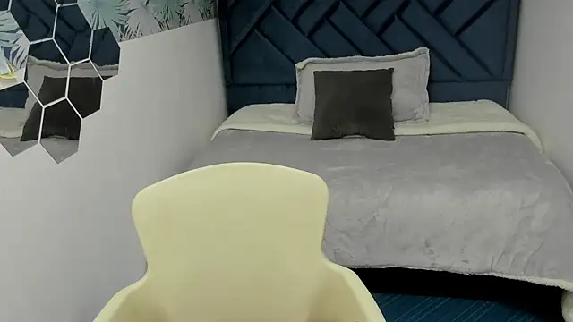 Snapshot of Valery_More__ chatting on 11-29-25, 12:19 Valery More online show from 11-29-25, 12:19