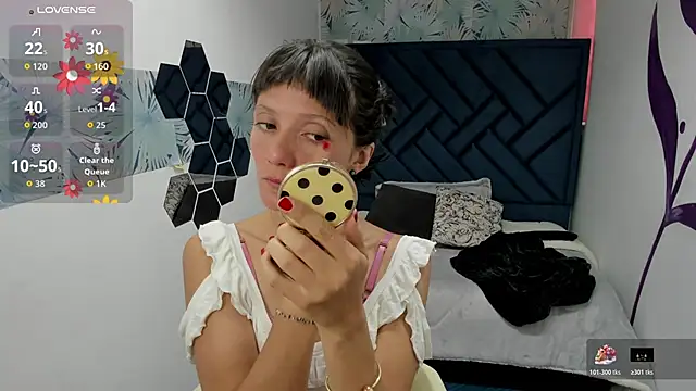 Snapshot of Valery_More__ chatting on 12-01-25, 12:21 Valery More online show from 12-01-25, 12:21