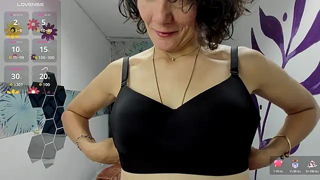 Snapshot of Valery_More__ chatting on 12-02-25, 12:21 Valery More online show from 12-02-25, 12:21