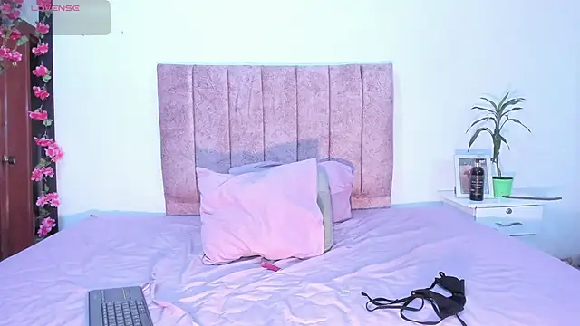 Mila 1wood online show from 02-08-26, 12:41