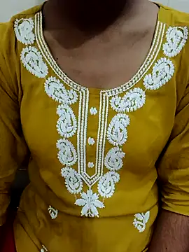 Snapshot of Meenu_rani6 chatting on 10-17-25, 07:11 Meenu rani6 online show from 10-17-25, 07:11