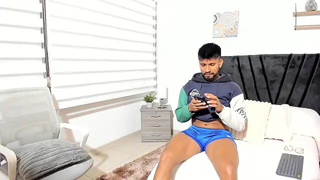 Taylormaccurdy  online show from 10-07-25, 03:31