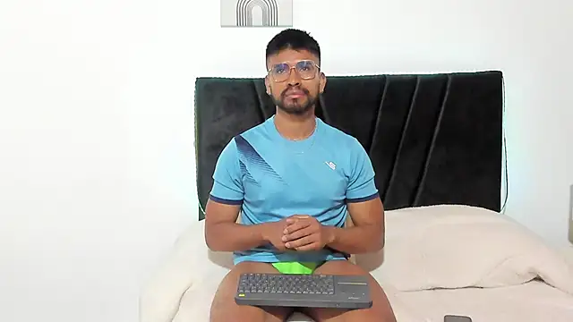 Taylormaccurdy  online show from 11-01-25, 02:52