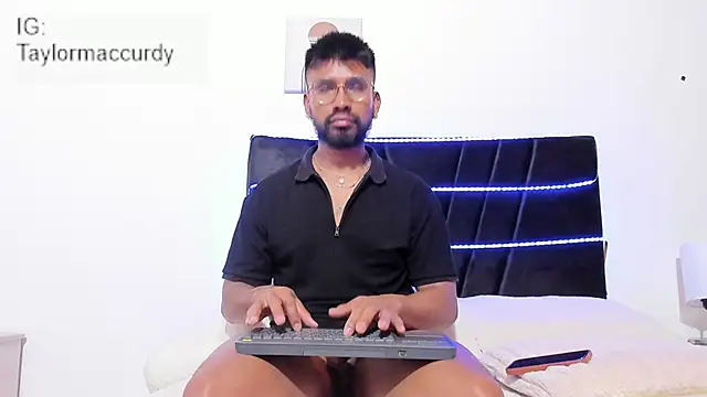 Taylormaccurdy  online show from 12-05-25, 02:47