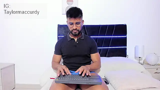 Taylormaccurdy  online show from 01-07-26, 02:08