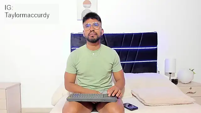 Taylormaccurdy  online show from 01-17-26, 02:22