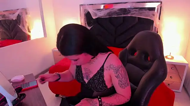 SusanVilla online show from 10-28-25, 07:49