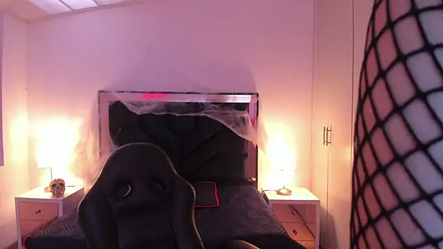 SusanVilla online show from 10-31-25, 12:06