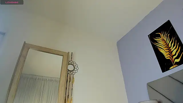 Kandyfrees  online show from 10-12-25, 12:26