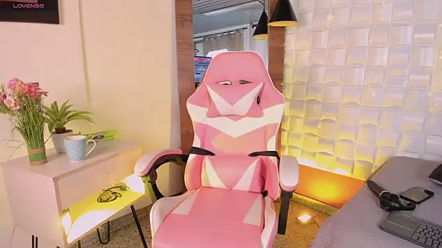 Scarlett Kiiss online show from 02-04-26, 12:00