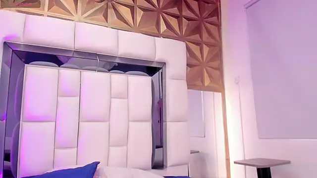 violet milleer online show from 11-11-25, 07:14