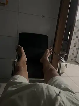 Snapshot of MCLZK chatting on 11-04-25, 09:25 MCLZK online show from 11-04-25, 09:25