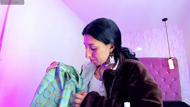 Iris  77 online show from 10-30-25, 05:13